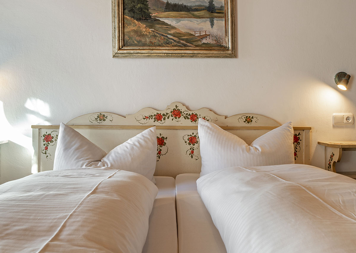 Gaestehaus-Heiss-Lenggries-kuscheliges-Bett